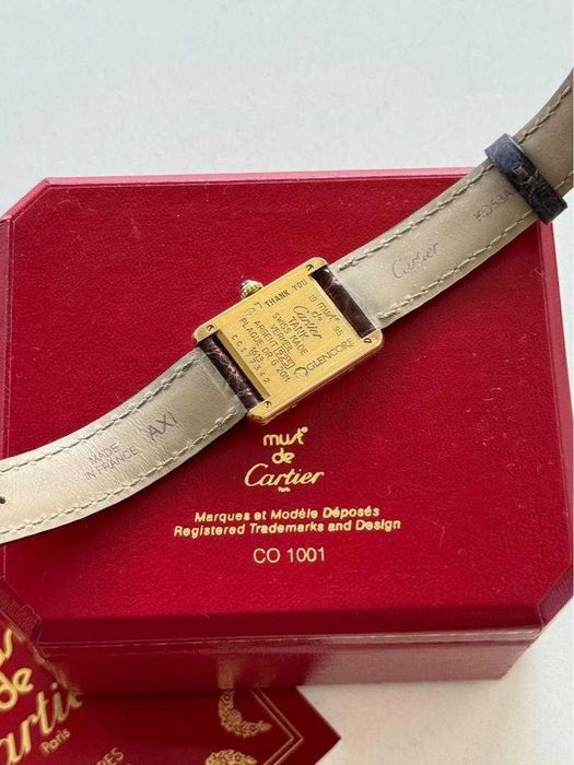 Cartier Tank com caixa e documentos