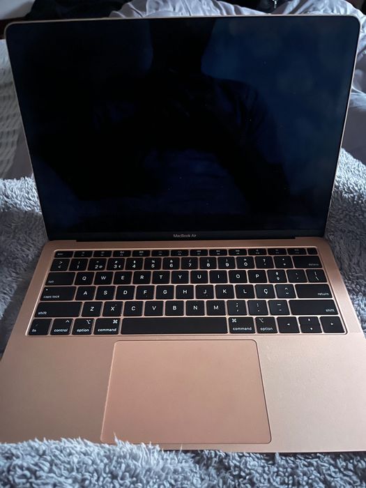 ALMOST BRAND NEW! MacBook Air 2019 – Only 2 months of use!64283907066499123