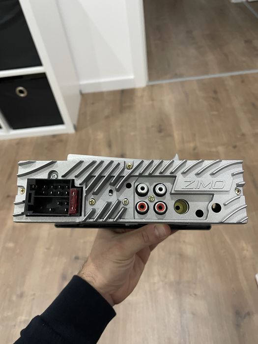 Rádio marca ZIMO para carro