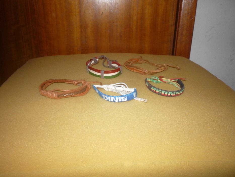 Ofereço pulseiras