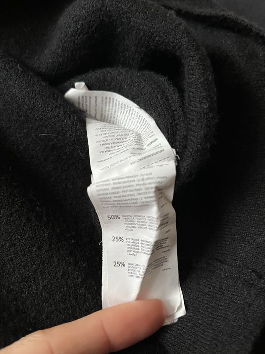 Czarny sweter Mohito rozmiar S złoty łańcuch