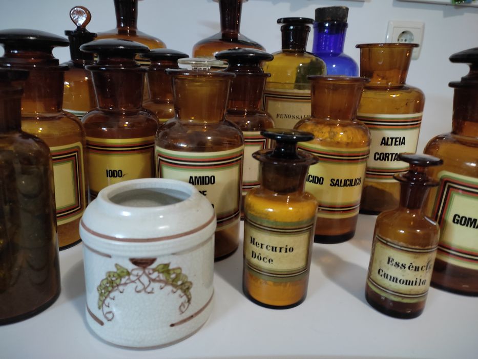 Conjunto frascos antigos ambar