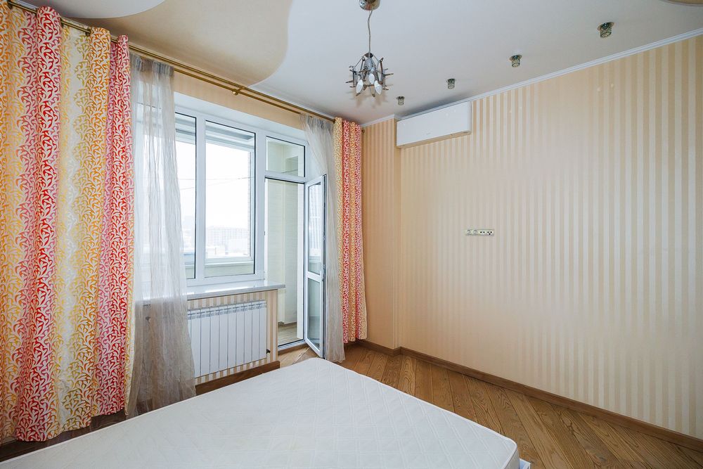 Без% Продам 3-к, вул. Чорновола 2 , метро 5 хвилин