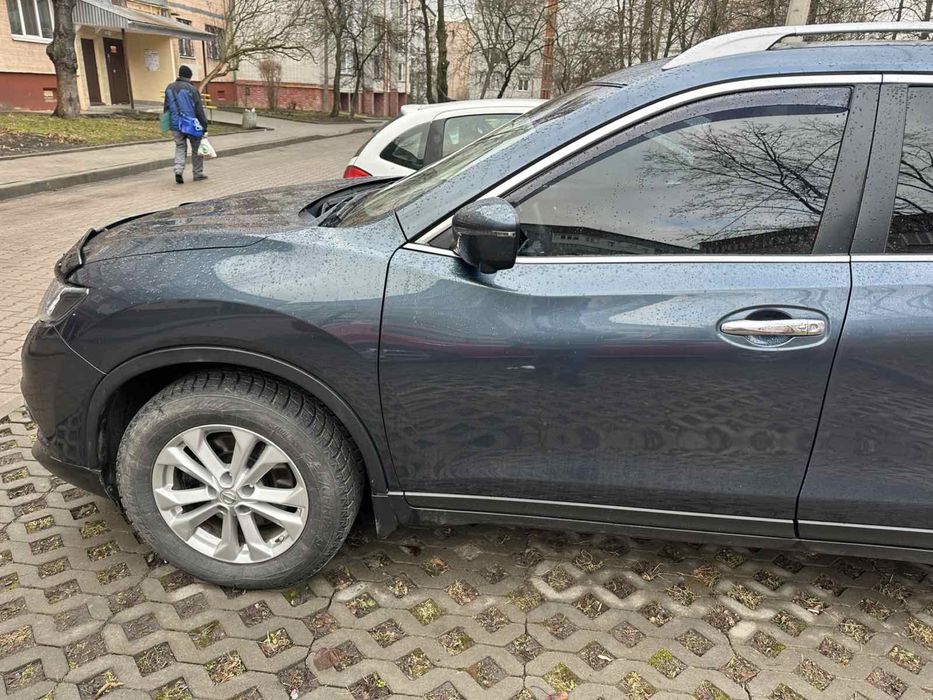 Nissan Rogue SV (7 місць)