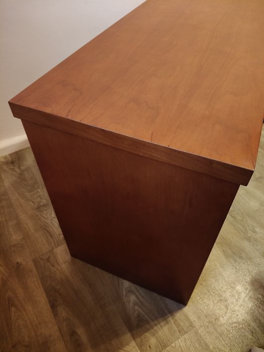 Biurko w kolorze orzech