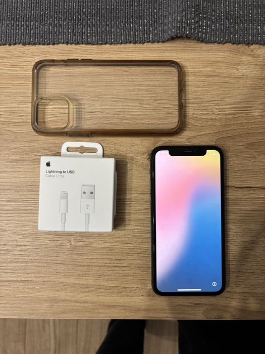 Iphone 11 pro z oryginalnym kablem