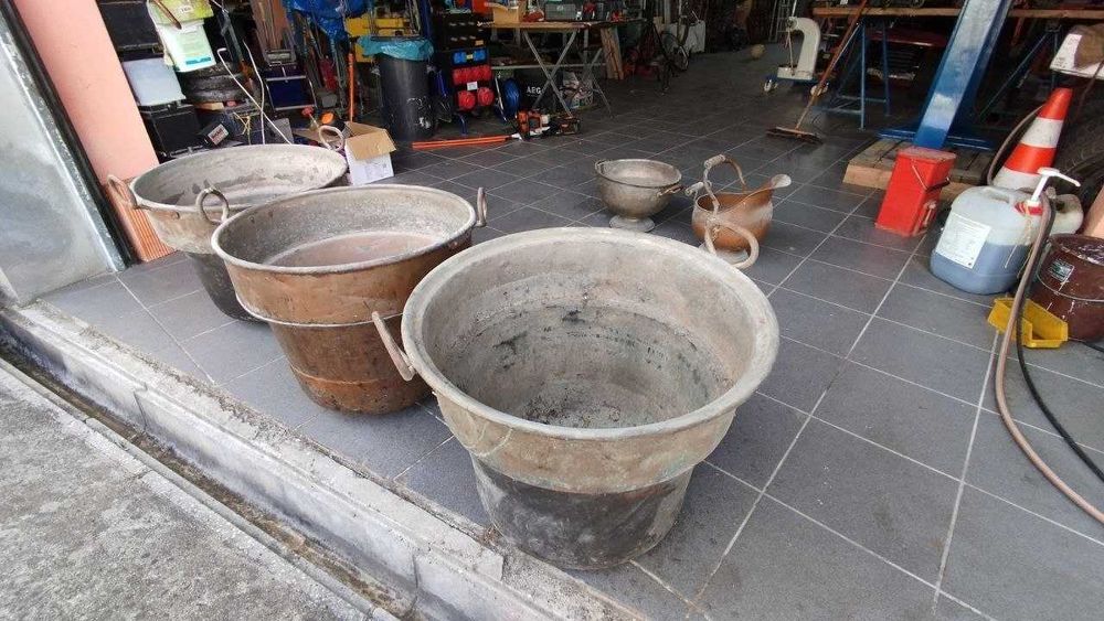 Potes antigos em cobre grandes (velharia/decoração)