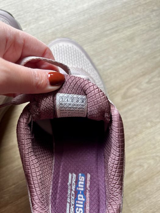 Lindas sapatilhas Skechers semi novas e na caixa