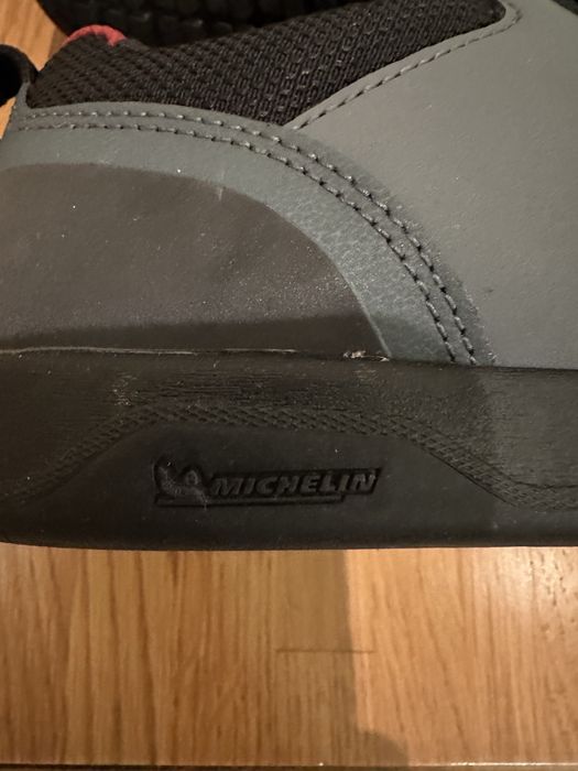 Кросівки - 41 розмір