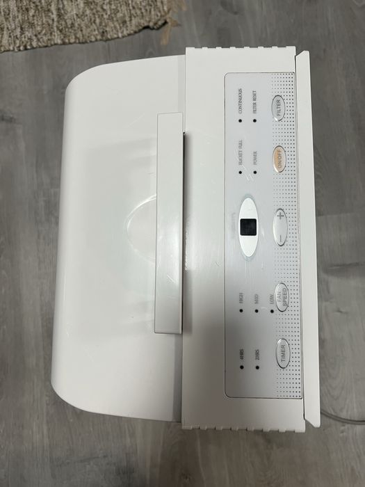 Desumidificador Daitsu 10L/dia – liga mas não recolhe água