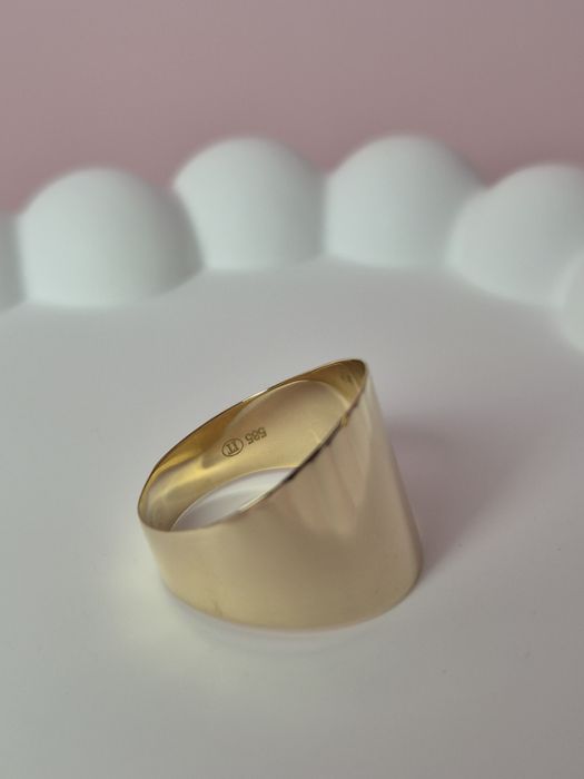 Złoty pierścionek sygnet cienki blaszka szeroki gładki r.15 p. 585
