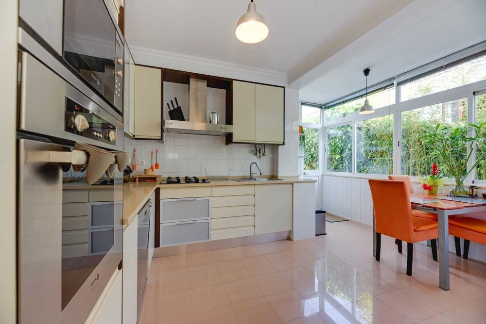 Excelente Quarto em casa com jardim privado Estoril