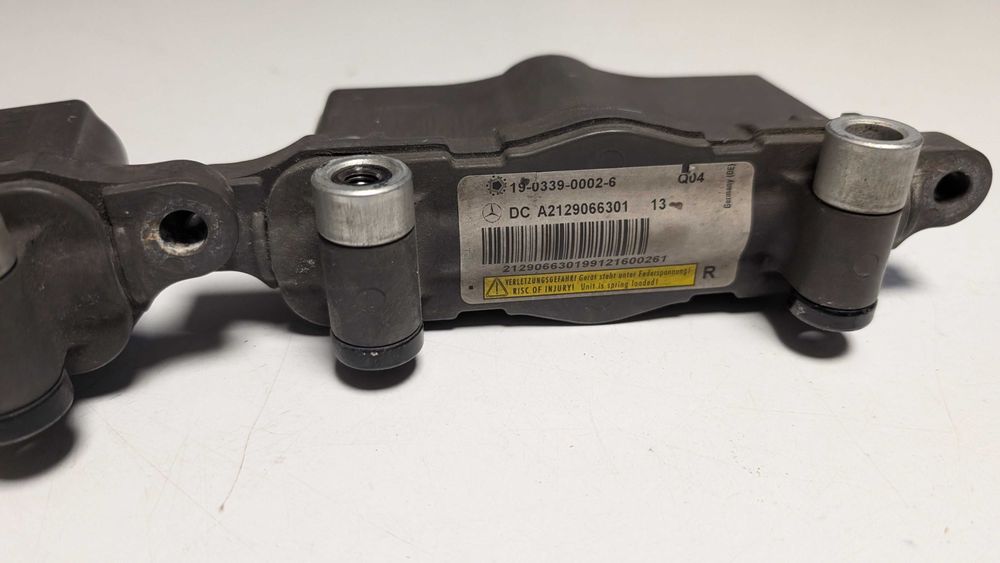 Atuadores de Capô Mercedes W212 Classe E Pirotécnicos Dobradiças