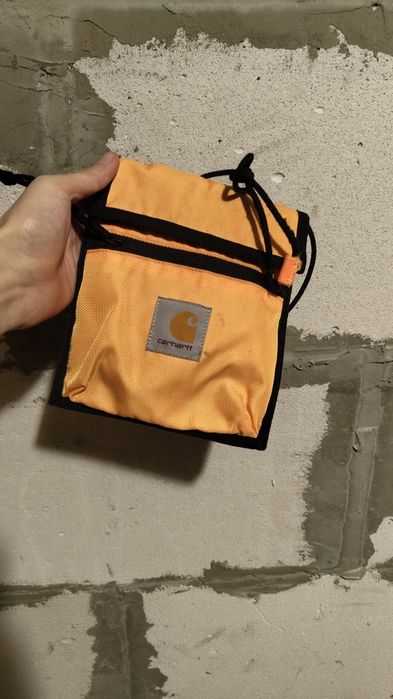 Сумка Carhartt delta neck pouch оригінальна, в яскравому кольору