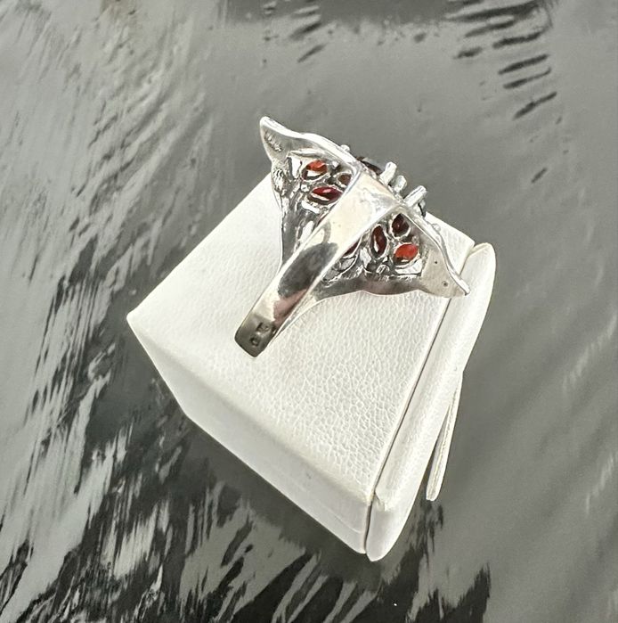 Srebrny pierscionek 925, z  granatami