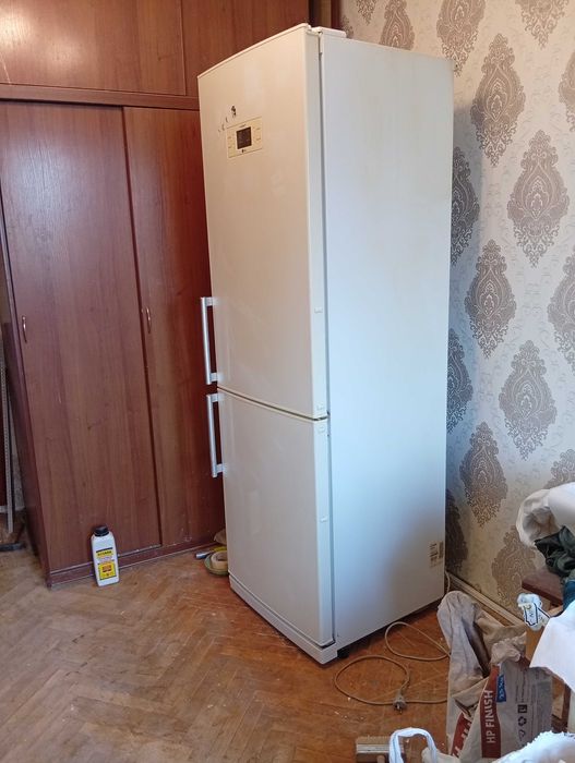 Продам холодильник двухкамерный