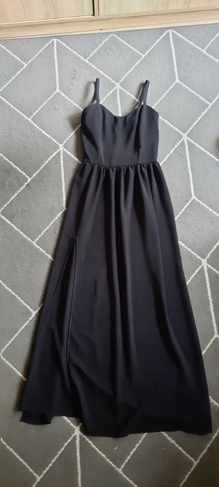 Długa sukienka z rozcięciem