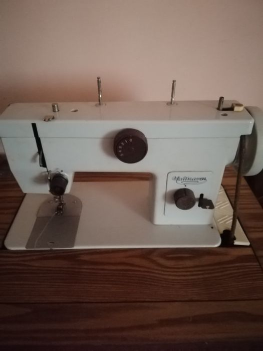 Продам швейну машинку чайка 134