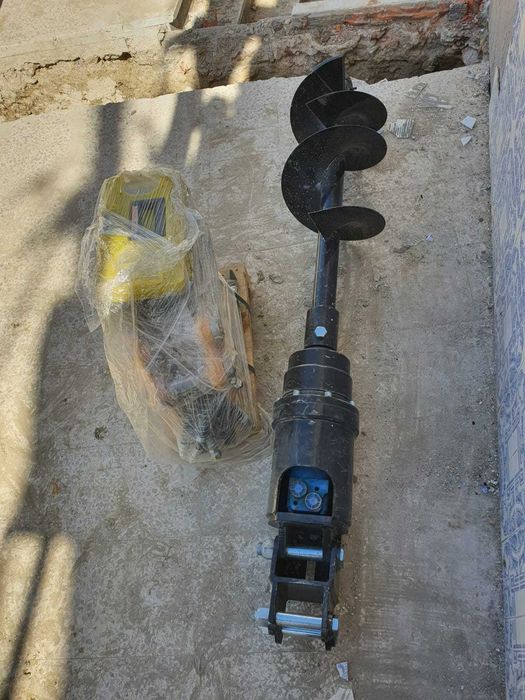 Serviços de Miniescavadora 2t (com operador)