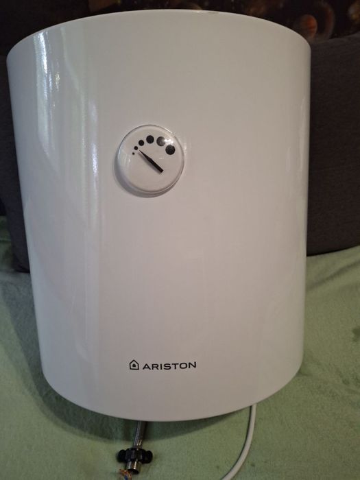 Електричний водонагрівач Ariston
