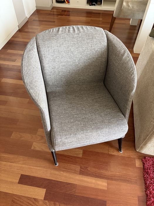 Cadeirao tecido e madeira maciça pouco uso