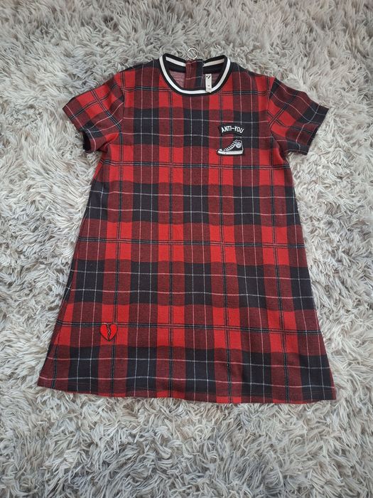 Piękna dziewczęca elegancka sukienka w czerwoną kratkę, r. 140, okazja, bdb