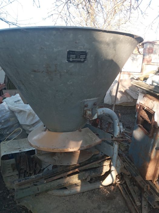 Рум розкидач міндобрив