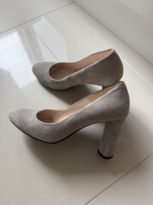 Czółenka na słupku Gino Rossi buty na obcasie szare zamsz r.40 skóra