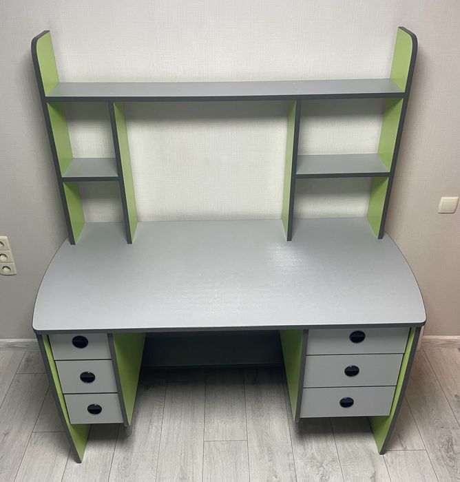 Стол письменный