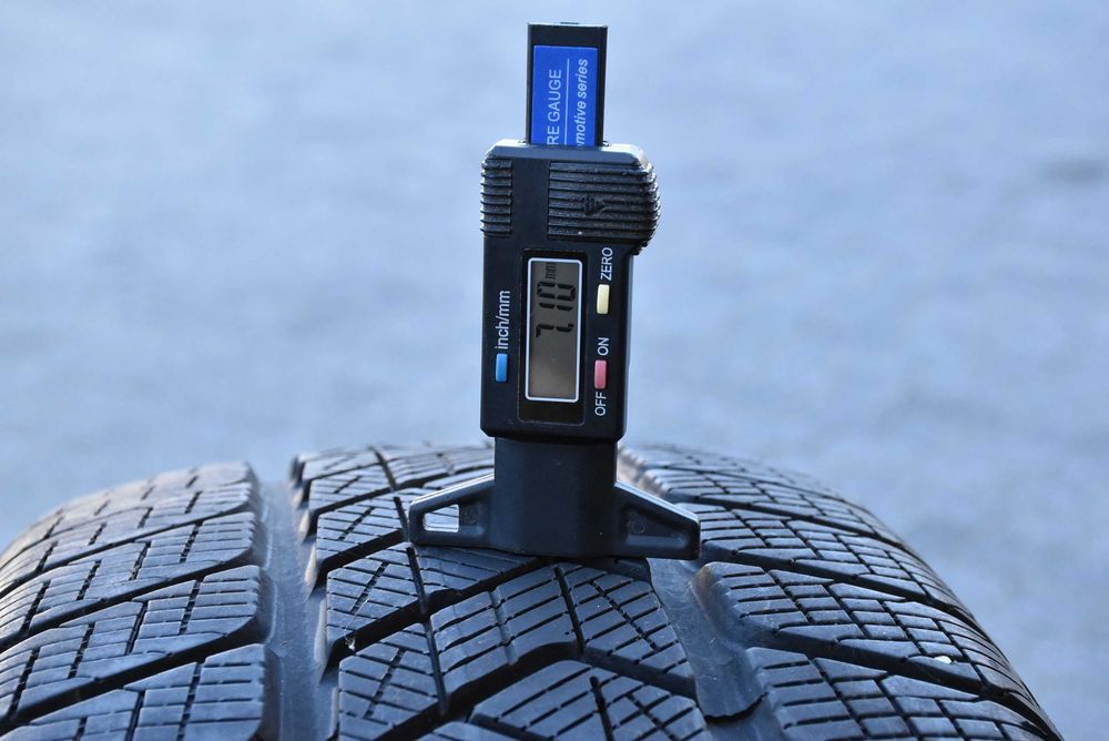 Koła zimowe Audi Q5 80A 8R0 8MA 19" Pirelli AO 7mm Dezent GERMANY