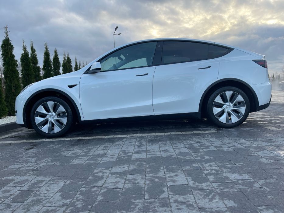 Tesla Model Y Long Range Dual Motor 82 kWh 7-ми місна