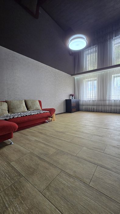 Продам дом с бассейном вул  Незламна