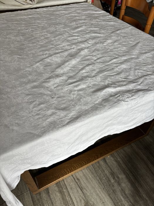 Toalha de mesa em linho com bordado 146 × 146