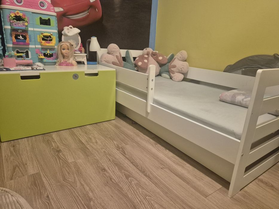 Zestaw mebli Ikea plus łóżko