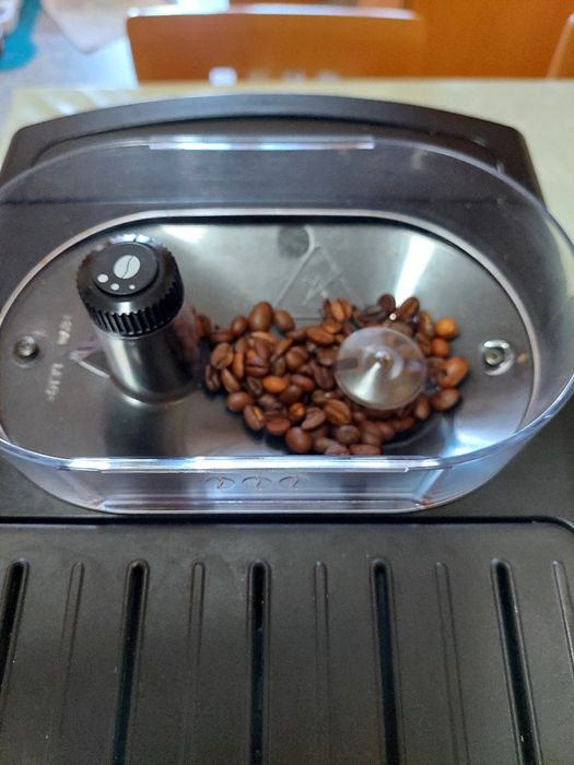 Maquina de café em grão automática