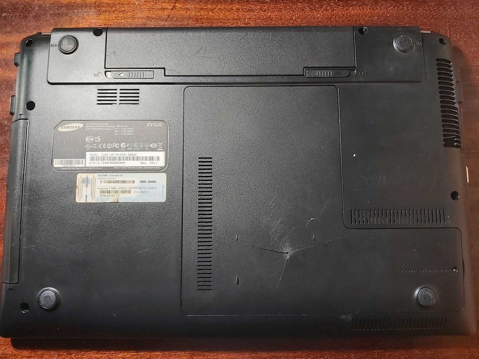 Ноутбук Samsung RV-520, 4 ядра Core-I5 по 2,3Ghz, SSD-128, 4-ОЗУ