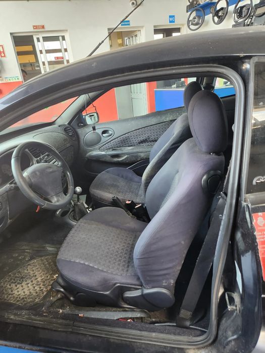 Ford Puma 1.4, gasolina de 1999 ás peças.