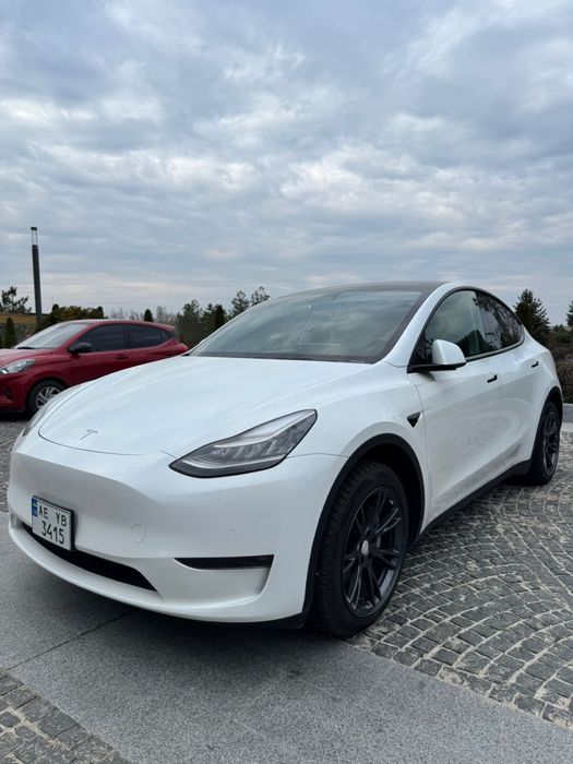 Tesla Model Y Long Renge 82 kvh