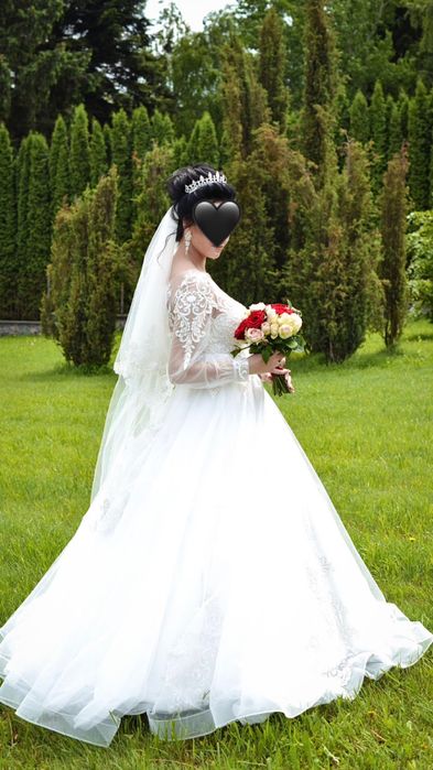 Весільна сукня + круг