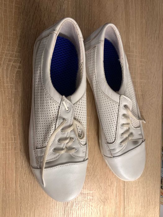Білі шкіряні кросівки Sport Collection, розмір 40
