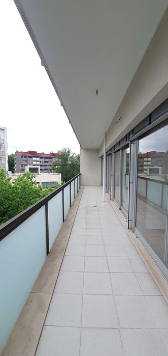 Apartamento T2 c/ Box – Frente à Universidade do Minho - Azurém