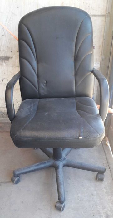 Продам офисные кресла