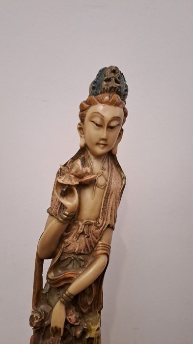 Par de Estatuetas Orientais Grandes (63cm) – Estilo Marfim Antigo