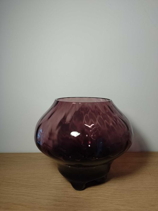 Piękny śliwkowy, fioletowy wazon