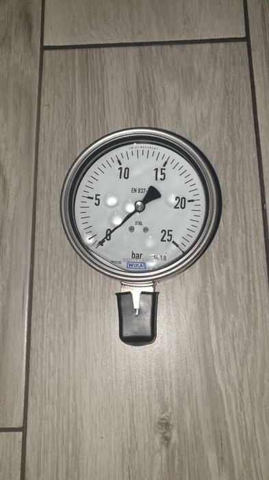 Sprzedam manometr Wika