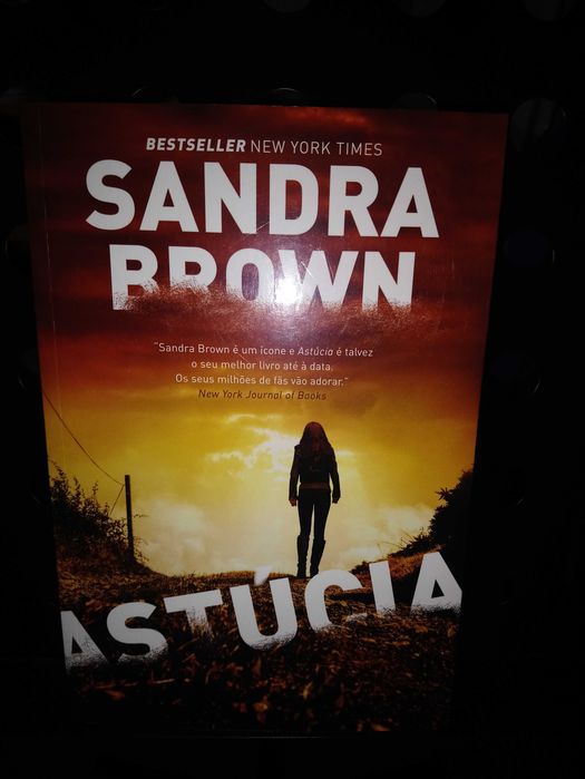 Livro -  Astúcia  com portes incluídos