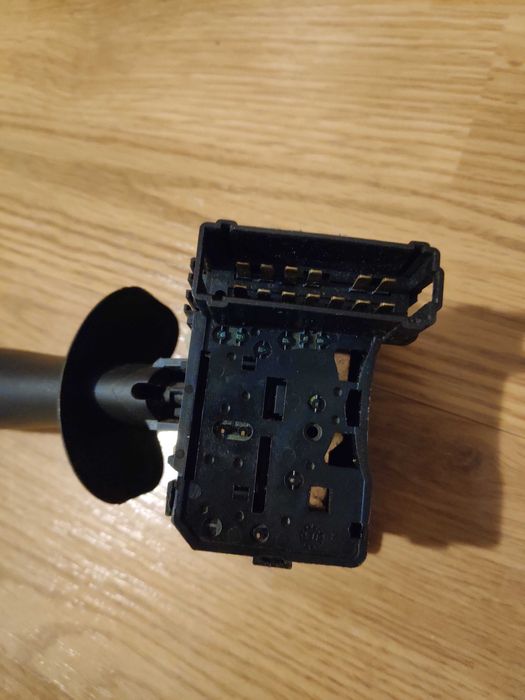 Підрульовий перемикач склоочисників Renault правий 8200199519