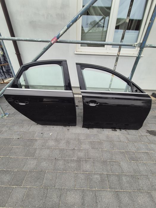 Drzwi prawe szyba listwa audi A8