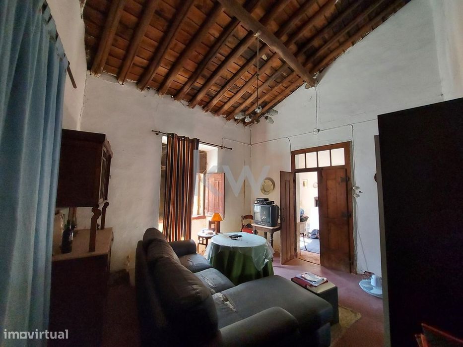 Moradia Centenária 8 divisoes na Vila de Cuba para Recuperar