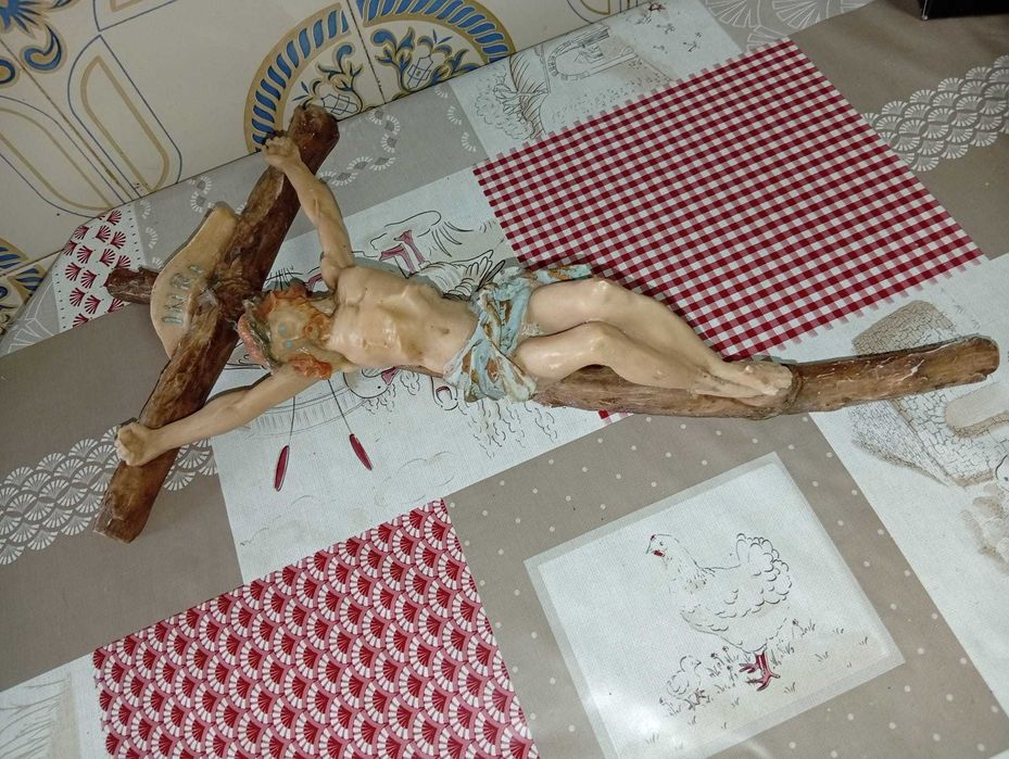 Crucifixo Rústico de Jesus Cristo